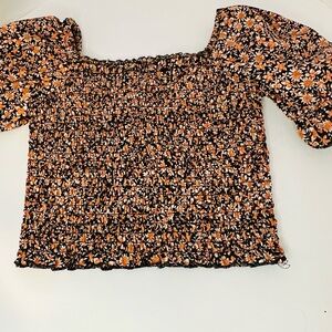 Girls 2 piece outfit with crop top and pull on pants. Japna Girl size 8